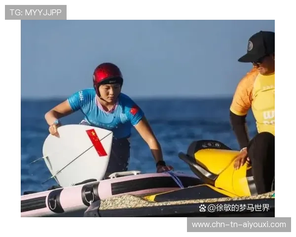 世界冲浪大赛巨浪卷人！选手被救生艇救起